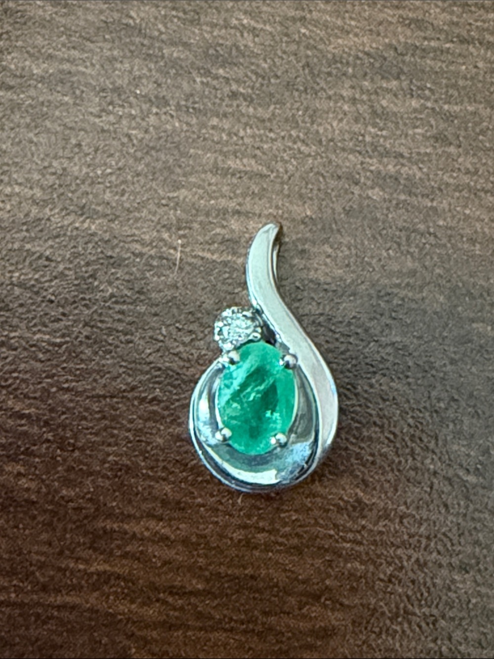 Solid 10K gold pendant with natural green emerald and diamond